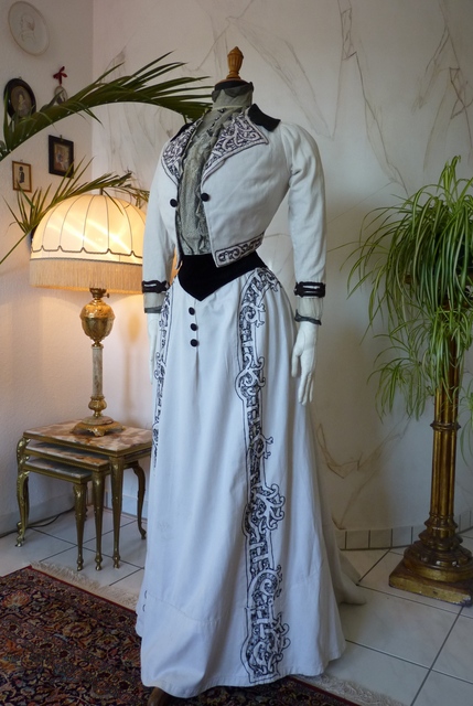 antique walking dress 1905