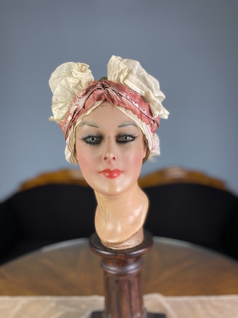 antique boudoir Bonnet 1910