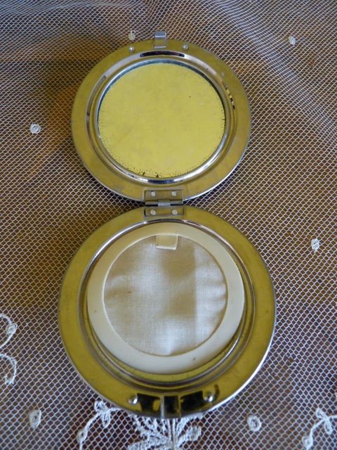 10 antique powder compact 1931
