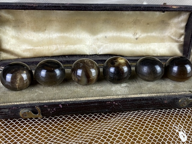 2 antique achat buttons 1890