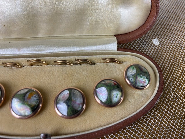 3 antique buttons 1905