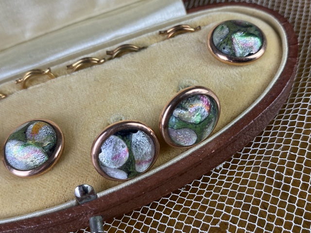 4 antique buttons 1905