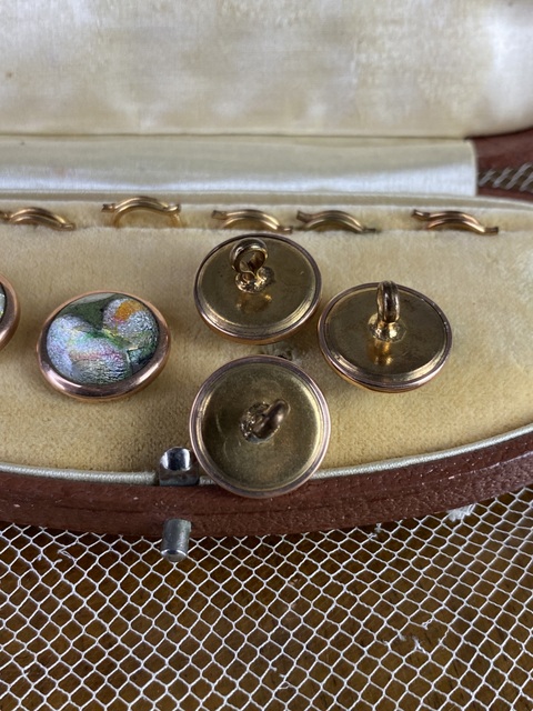 5 antique buttons 1905