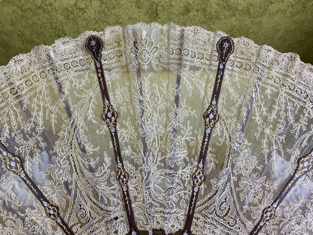 1 antique lace fan 1880
