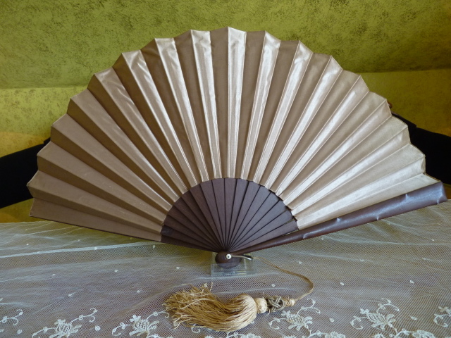 9 antique fan 1895