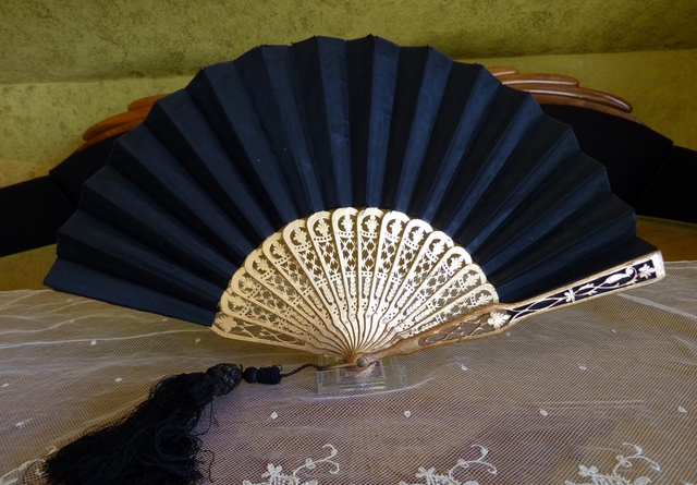 11 antique fan 1915