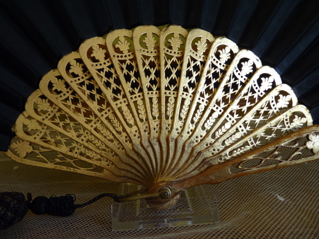 13 antique fan 1915