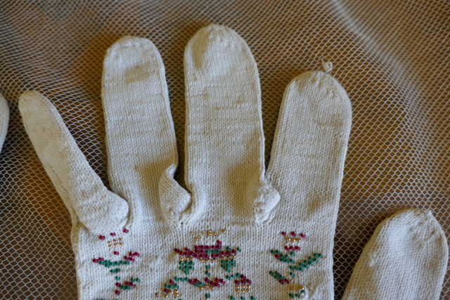 2 antike Biedermeier Handschuhe 1839