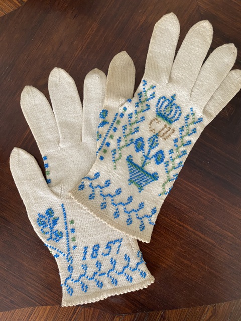 2 antique gloves 1857