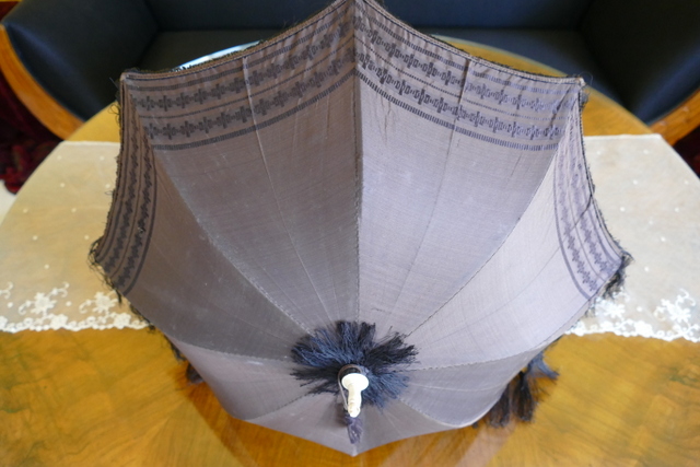 4 antique empire umbrella 1800
