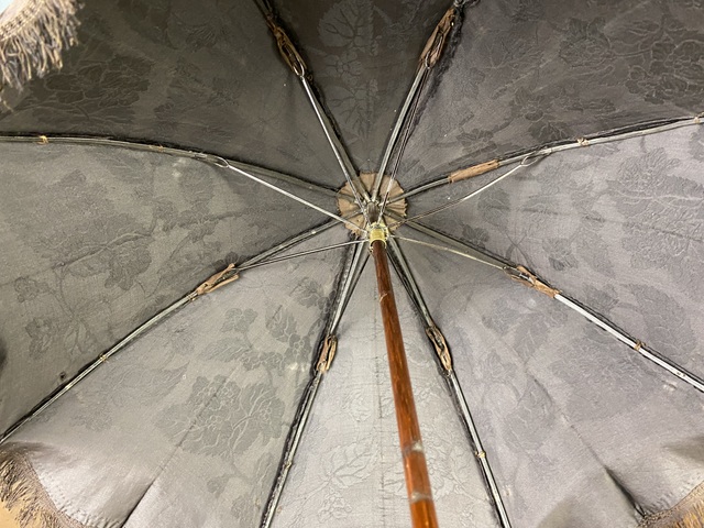 7 antique stroll umbrella 1810