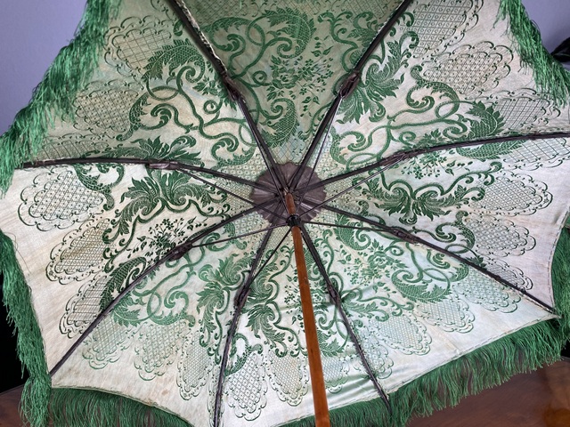 6a antique stroll umbrella 1810