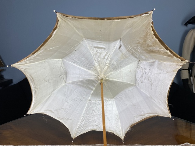 8 antique stroll umbrella 1840