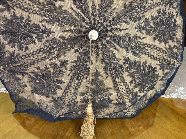 1 antique parasol 1860s