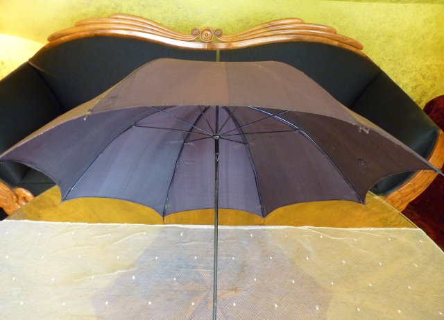 3 antique parasol