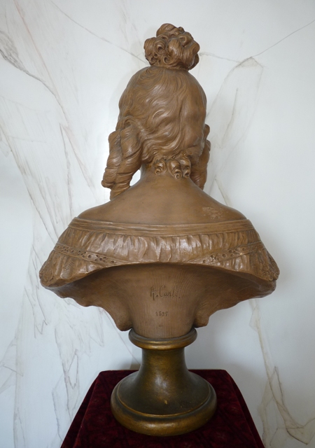 6 antique female bust