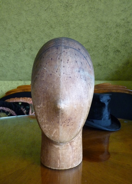 8 antique wig wooden head