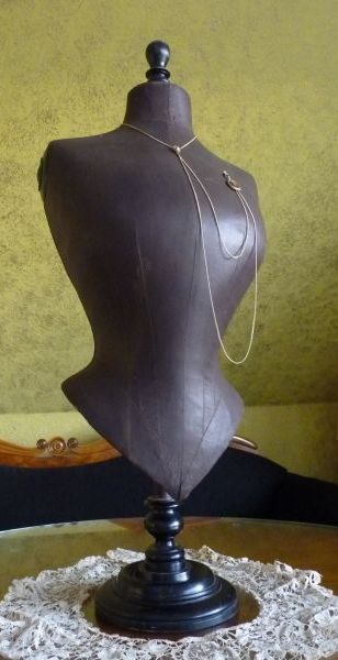 15a antique-corset-mannequin-bust