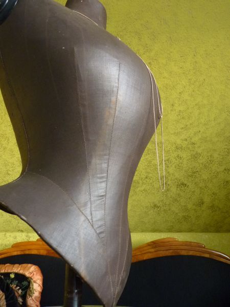 17 antique-corset-mannequin-bust