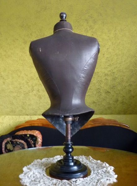 27 antique-wasp-waist-mannequin