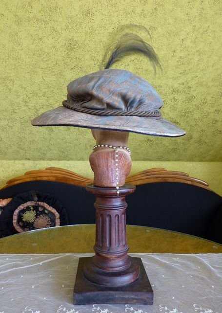 13 antique hat 1912
