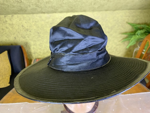 1 antique hat 1918