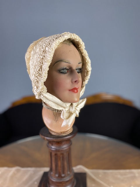 10 antique bonnet 1840