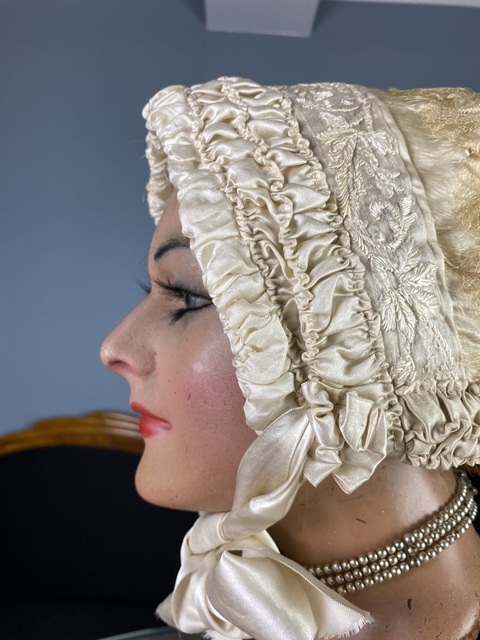 3 antique bonnet 1840