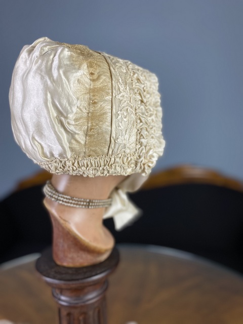7 antique bonnet 1840