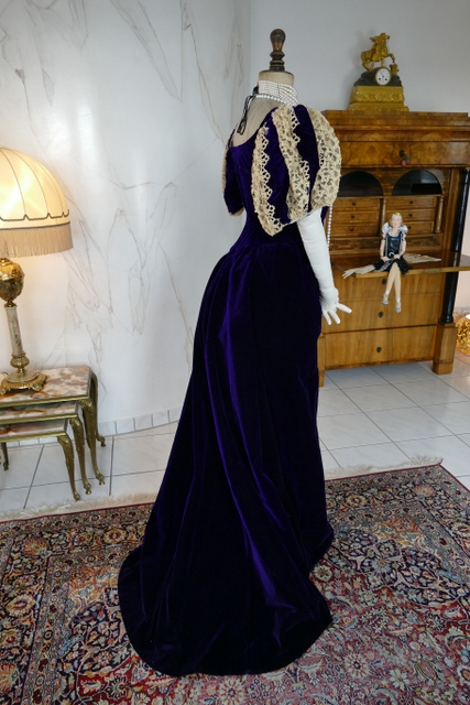 19 antique evening gown Jeanne Hallee 1895