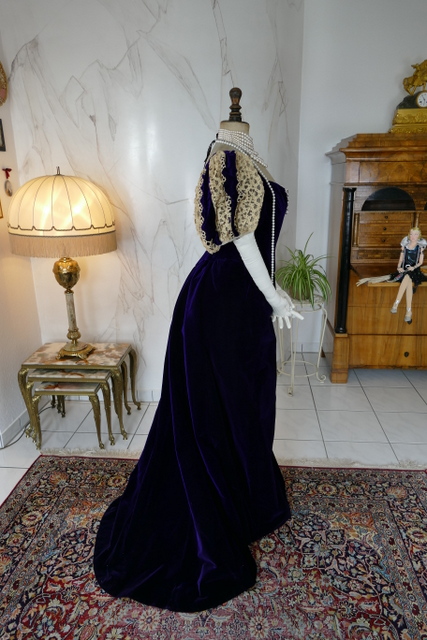 21 antique evening gown Jeanne Hallee 1895