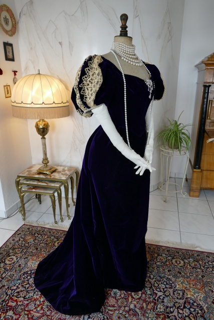 22 antique evening gown Jeanne Hallee 1895