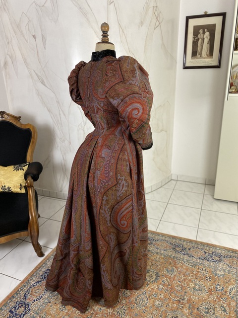 25 antique paisley dressing gown 1895