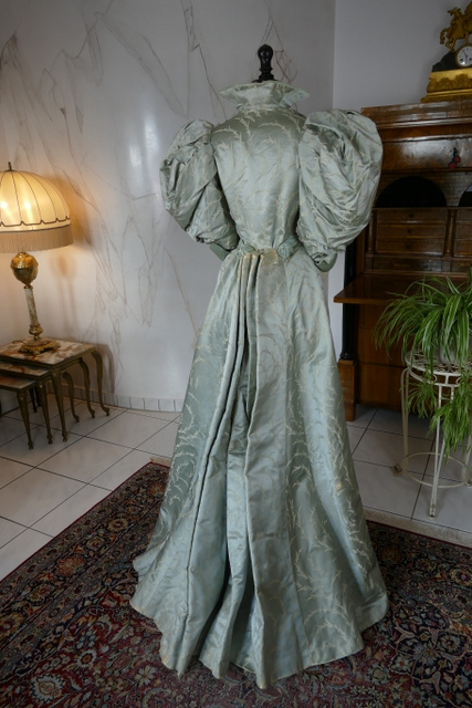 25a antique reception gown 1895