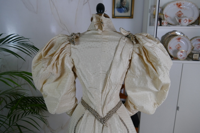 22 antique wedding dress 1895