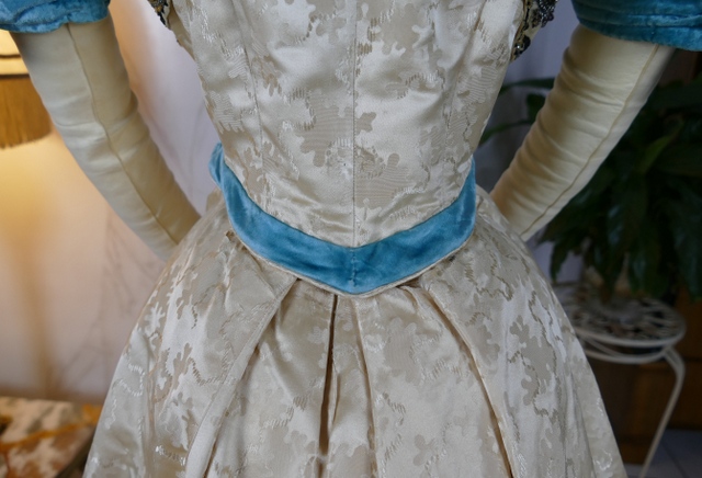 31 antique evening gown 1895