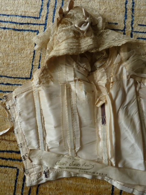 107 antique evening gown Henriette Tissier 1895