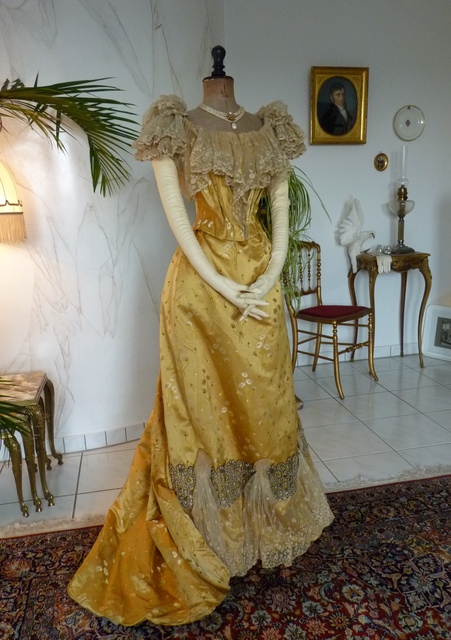 42 robe ancienne 1895