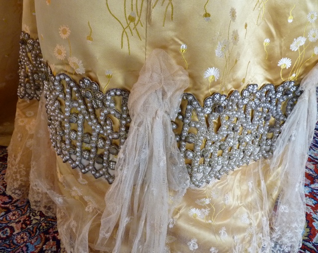 8a antique ball gown 1895