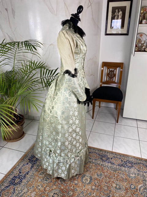 17 antique dinner dress 1898