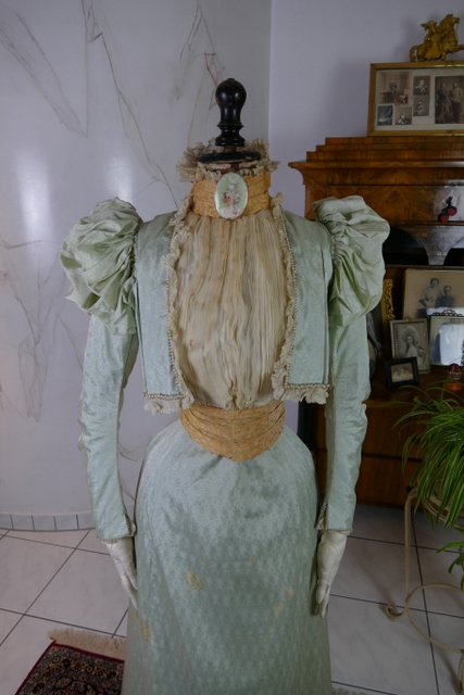 32 antique promenade gown Marie Robel 1898