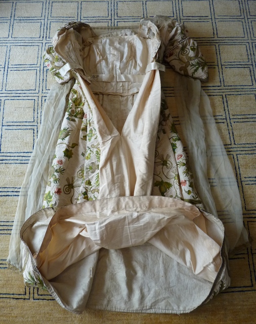 100 antique fancy dress WORTH 1898