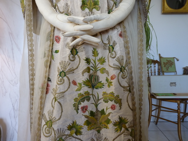 24 antique fancy dress WORTH 1898