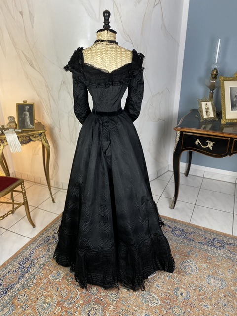 14 antique day dress 1900
