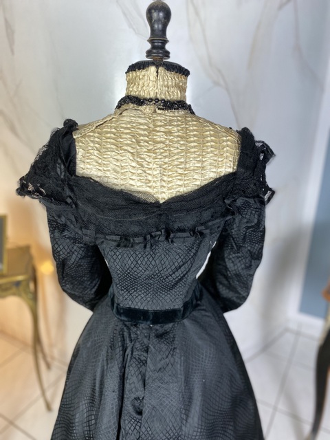 15 antique day dress 1900