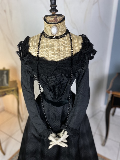 3 antique day dress 1900