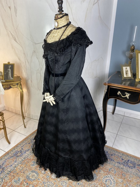 9 antique day dress 1900