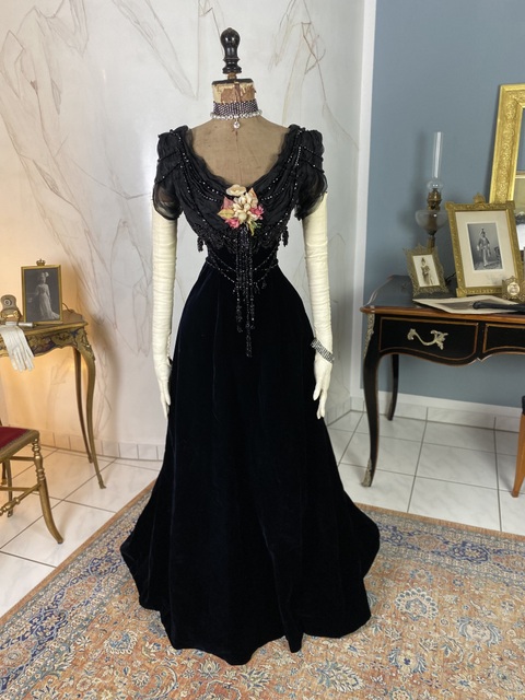 14 antique Jays dress london 1900