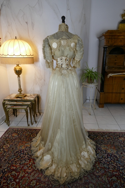 21 antique ball gown 1900