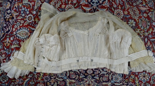 41 antique dress 1901